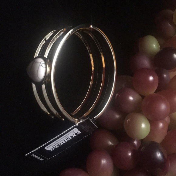 Express gold 3 band hinged bangle w/cream stone - Picture 3 of 6